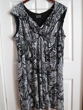 Muse Plus Size Knee Length Dress Black & White Floral Paisley Size 22W 2x/3x